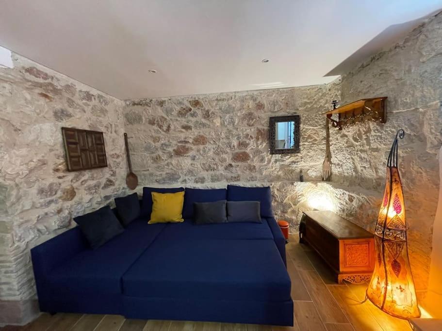 Stone Inn Near Acropolis & Metro 石头记 Felsenhohle Атина Екстериор снимка