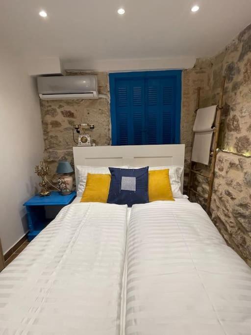 Stone Inn Near Acropolis & Metro 石头记 Felsenhohle Атина Екстериор снимка