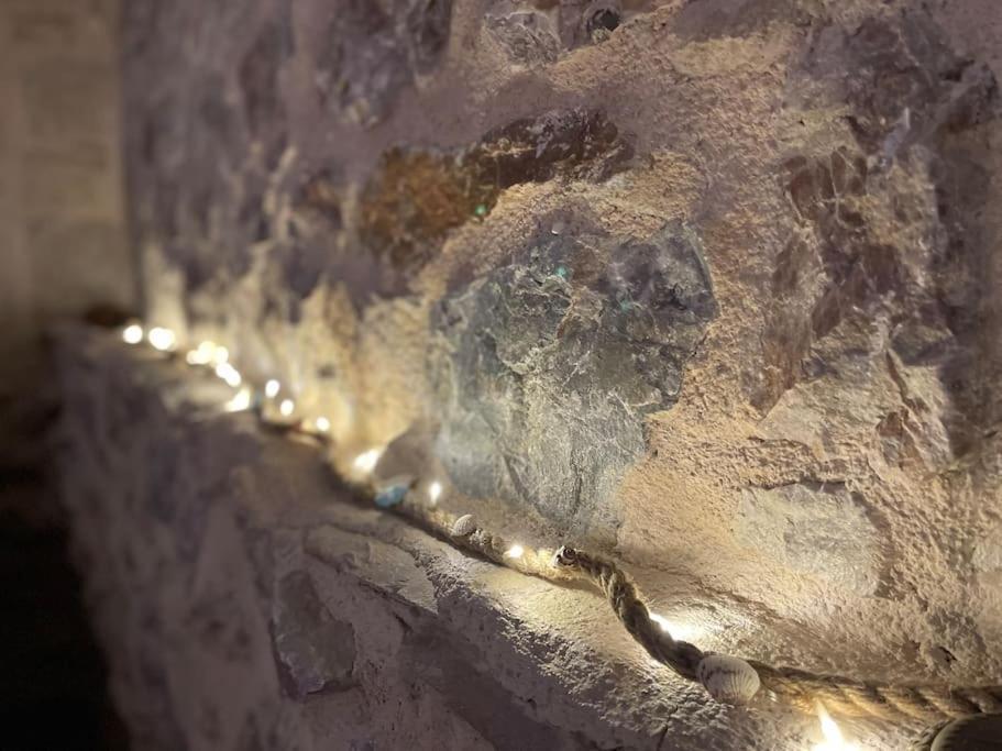 Stone Inn Near Acropolis & Metro 石头记 Felsenhohle Атина Екстериор снимка
